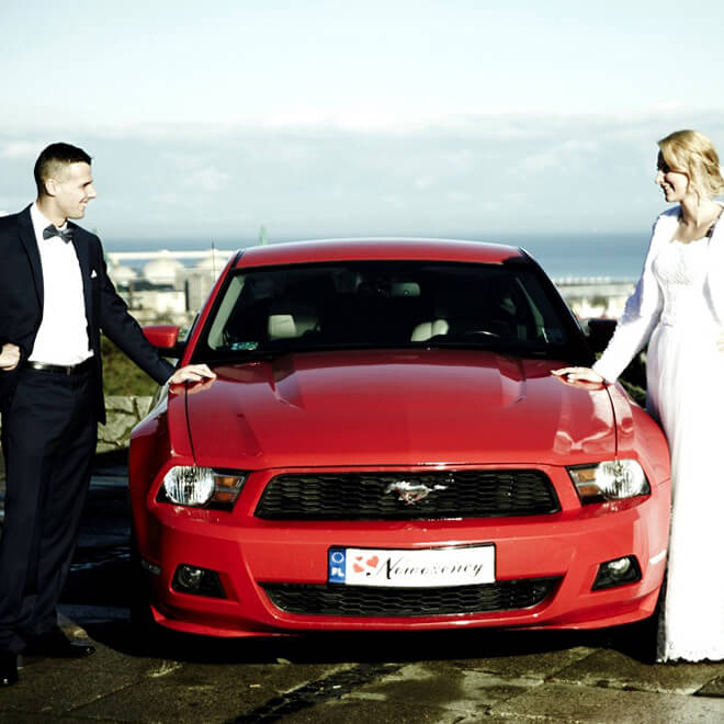 Sesja zdjęciowa po ślubie z Mustangiem